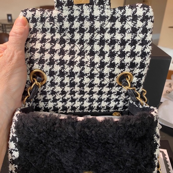 ‼️SOLD‼️Chanel River Tweed Crossbody Houndstooth - Picture 9 of 15